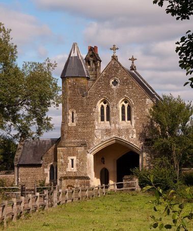 Oxenford Farm gate lodge was designed by Pugin in 1843 and, after recent restoration by the Landmark Trust, it can be hired as a weekend retreat.