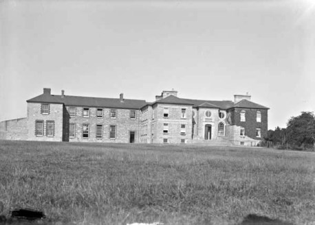 Midleton Endowed School was founded by Elizabeth Villiers Countess of Orkney in 1696. However the main building (on the right) wasn't completed until 1717 under the direction of Thomas Brodrick of Midleton. The wing on the left was added in the 19th century.
